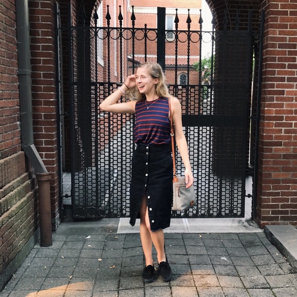 Meet your Posher, Aud 🌸 - Picture 3 of 3